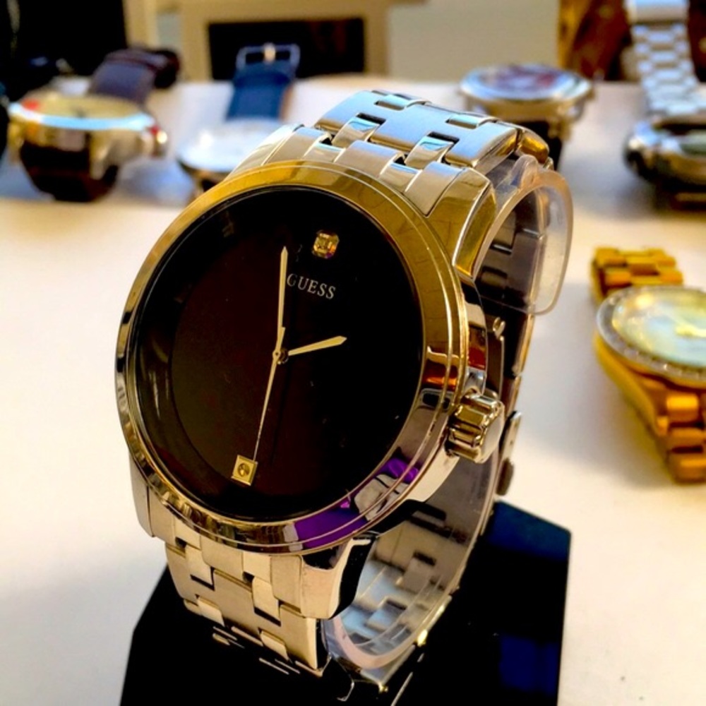 GUESS RUNWAY SERIES DIAMOND MODEL # U11576G1 MANNEQUIN USED   GORGEOUS WATCH